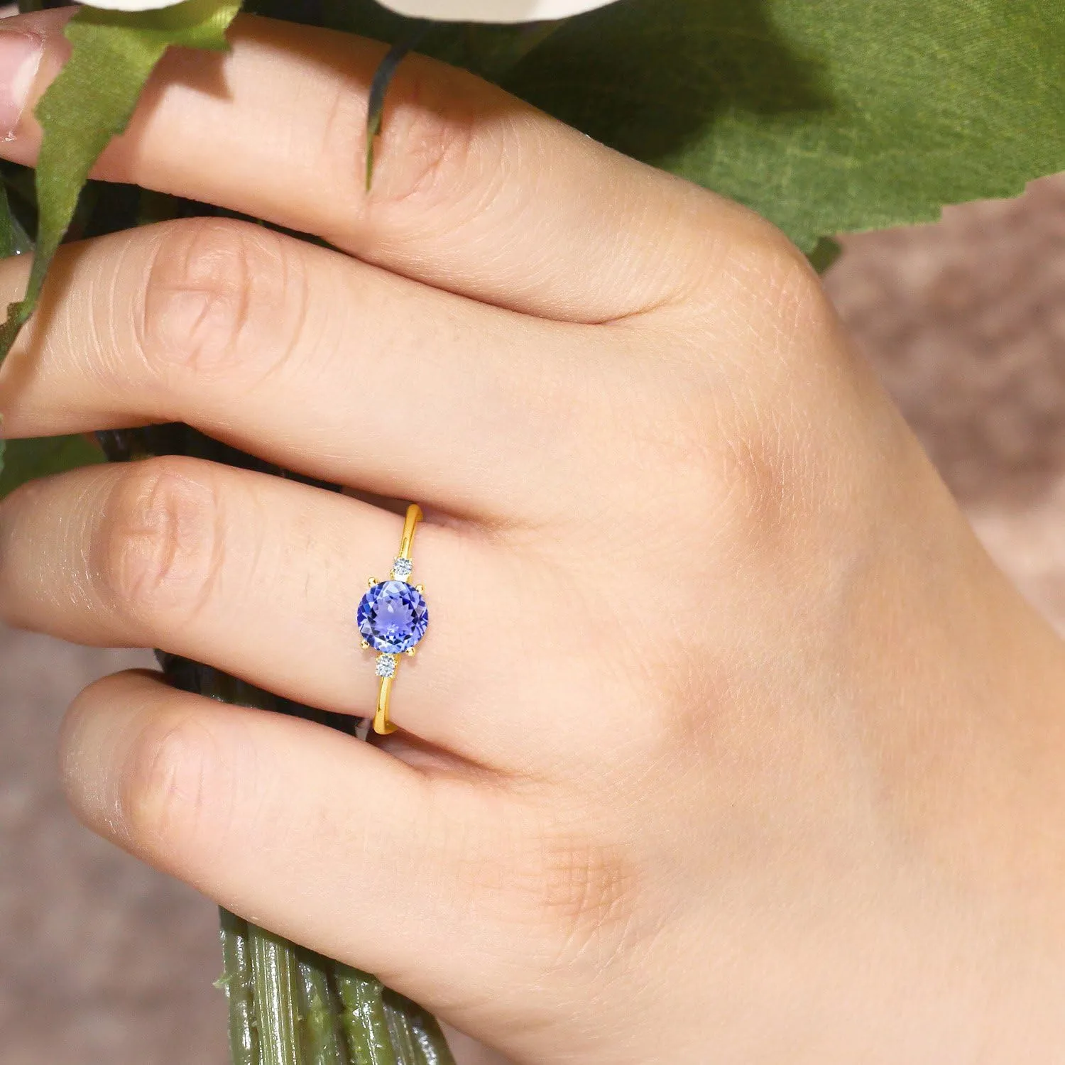 Gemstone December Birthstone, Available in Size 5,6,7,8,9) Gem Stone King 10K Yellow Gold Blue Tanzanite and White Created Sapphire click arctic trivial quarterly moist Solitaire Engagement Ring For Women (0.93 Cttw, Round 6MM, 