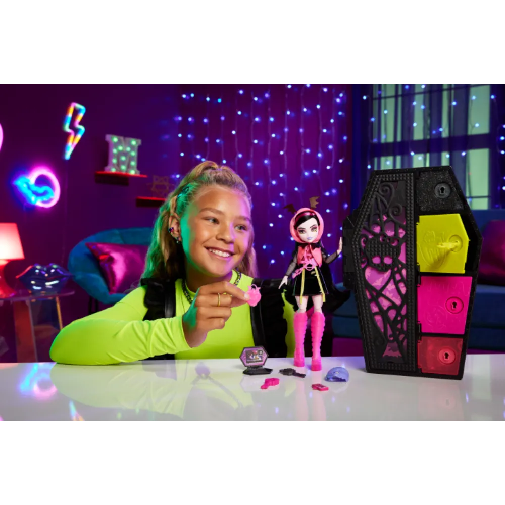 Mattel Monster High Doll, Draculaura, Skulltimate Secrets: Neon Frights