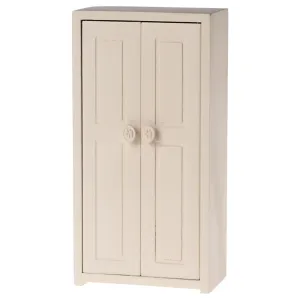 Wooden Closet, Mouse
